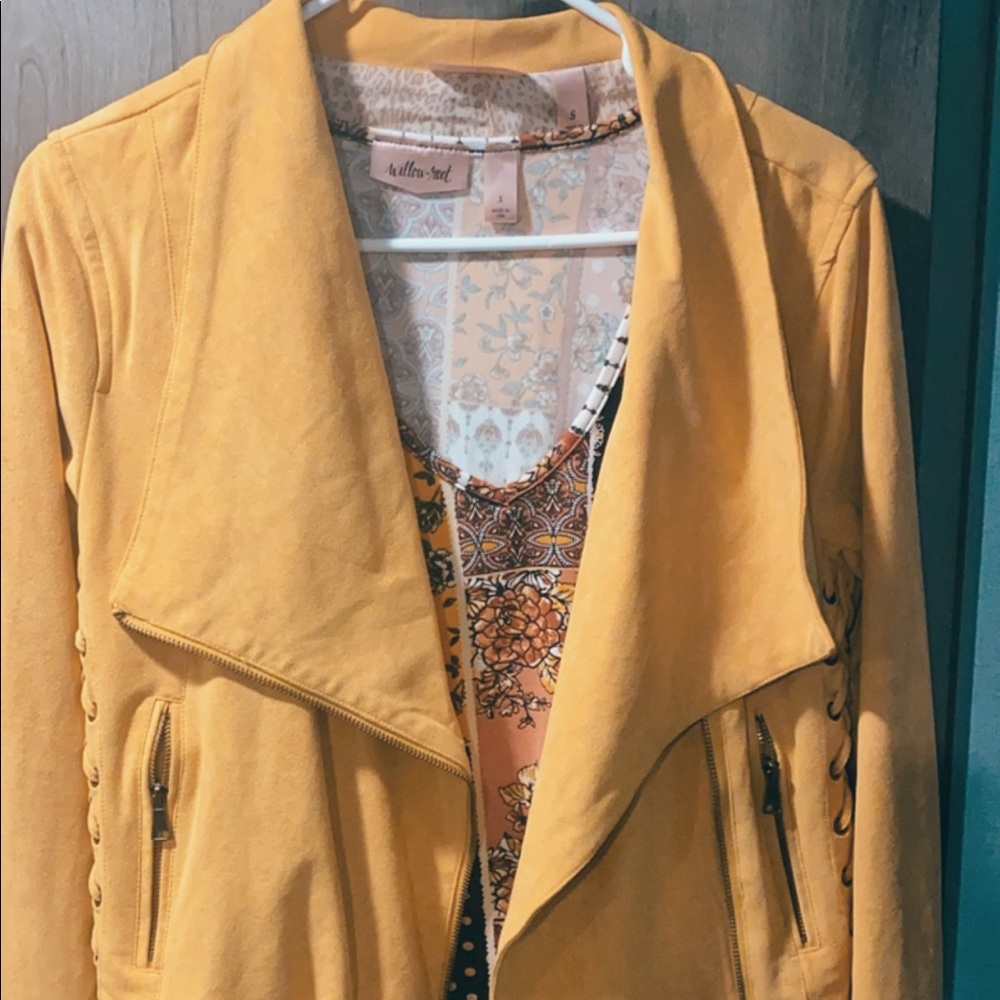 Long sleeve blouse with textured jacket